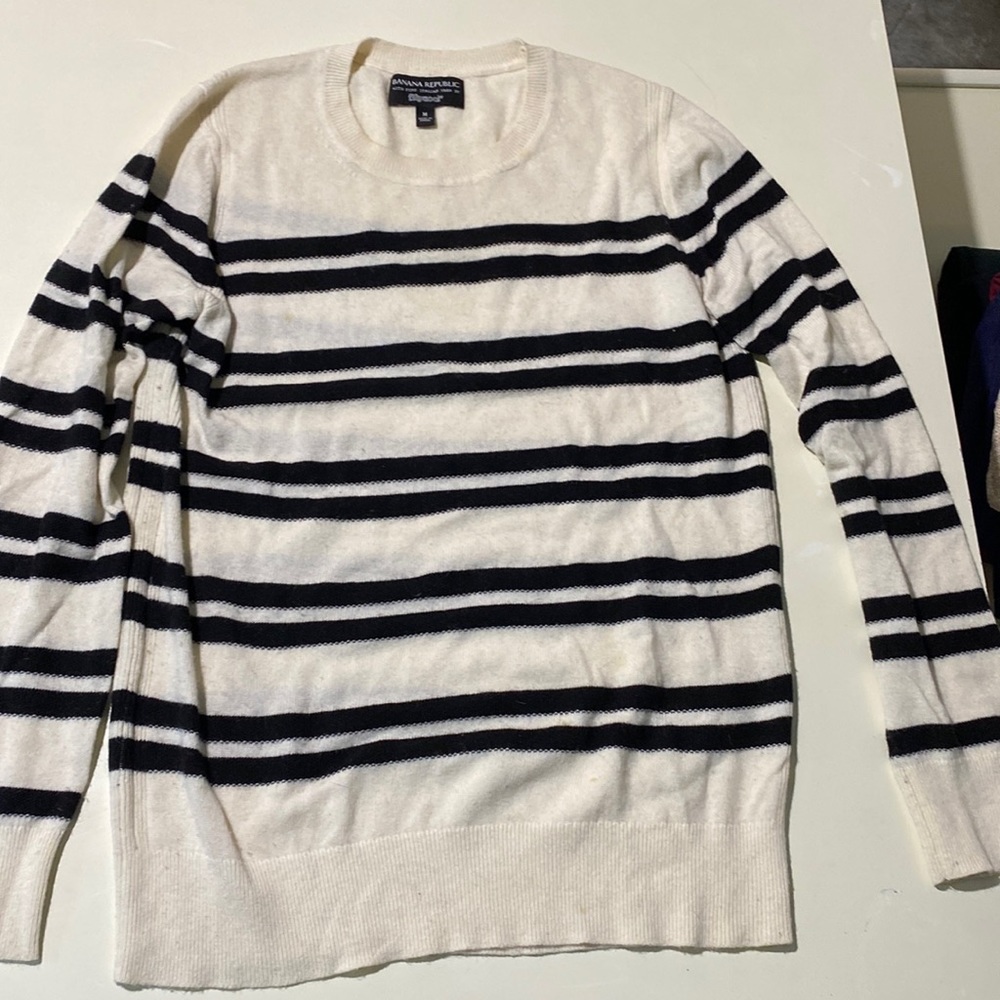Banana Republic. Italian yarn sweater.  size medium Black and white